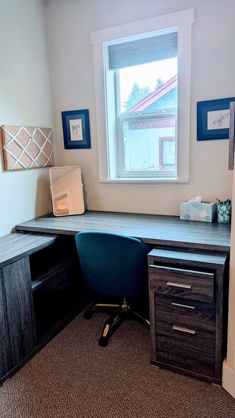 Space for a desk at top of stairs - 4751 NE Prescott St