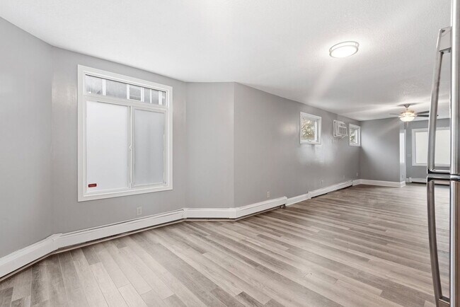 Building Photo - 2407 Buchanan St NE