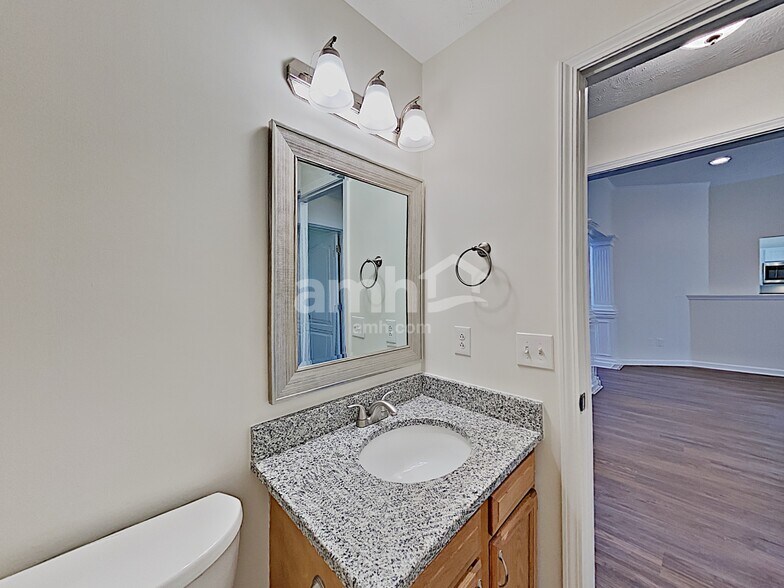 Building Photo - 2020 Isis Ct