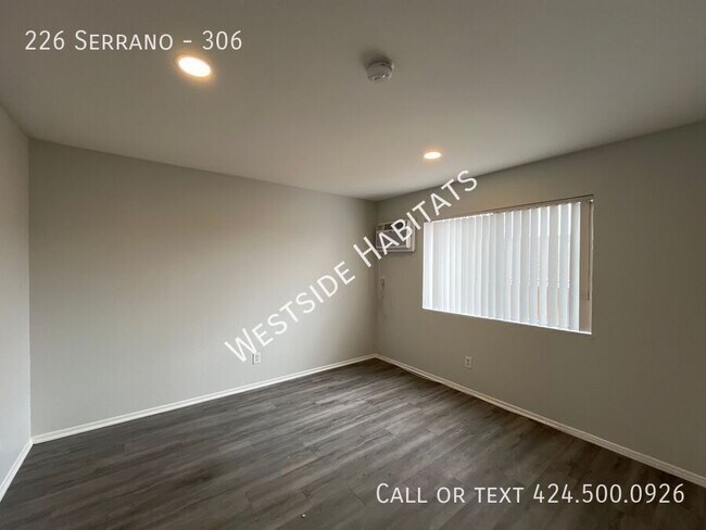 Building Photo - 226 Serrano-306