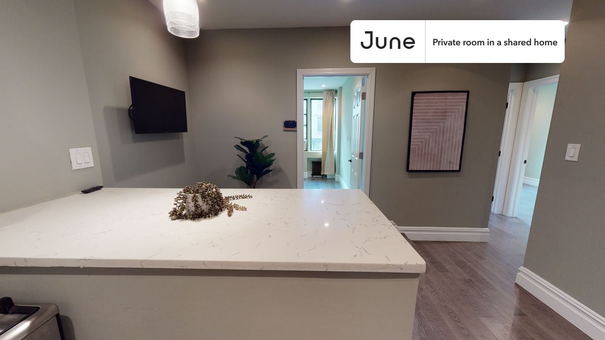 Building Photo - Room in Shared 3 bed/2 bath home