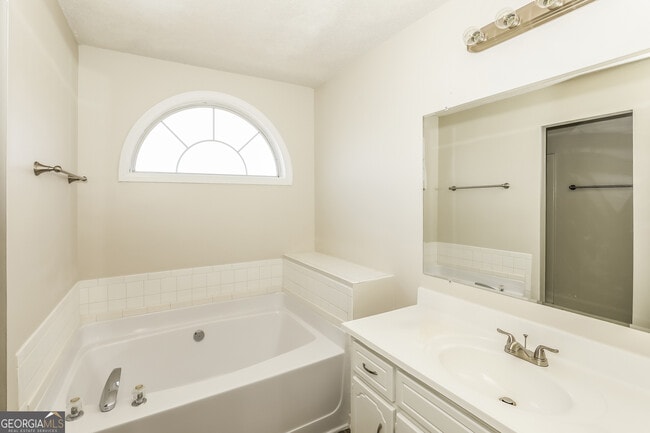 Building Photo - 1915 Portwest Way