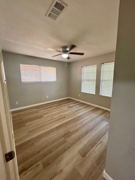 Building Photo - 5249 Dazzle Dr