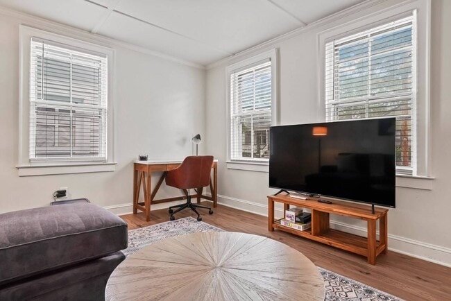 Building Photo - 38 George St