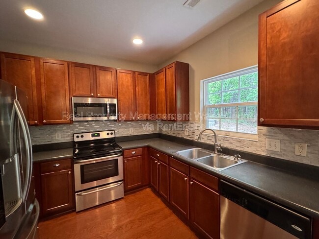 Building Photo - 912 Spring Meadow Dr