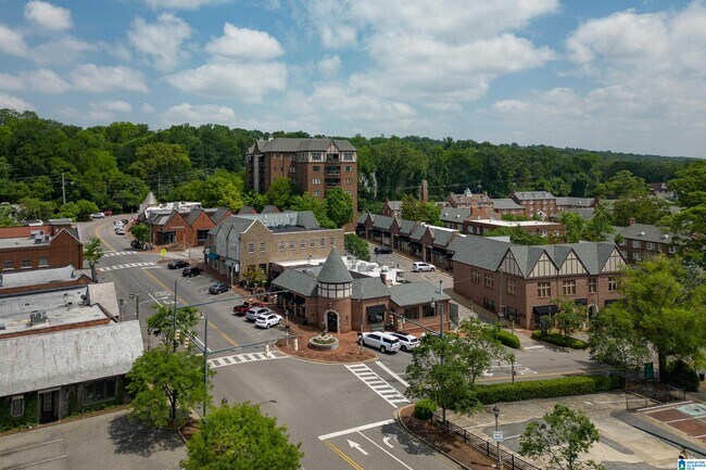 Building Photo - 1880 Red Mountain Ln