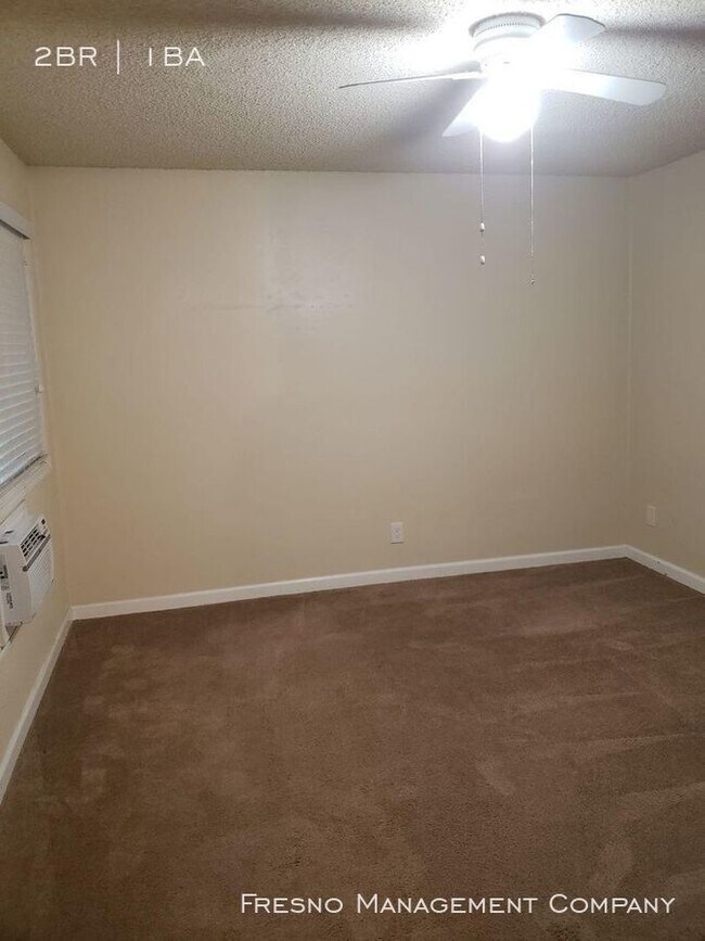 Building Photo - 2562 N Maroa Ave