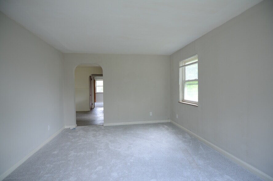 Building Photo - 5070 Anderson Pl