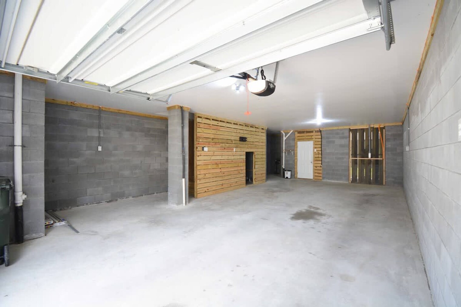 Building Photo - 596 McLernon Trce