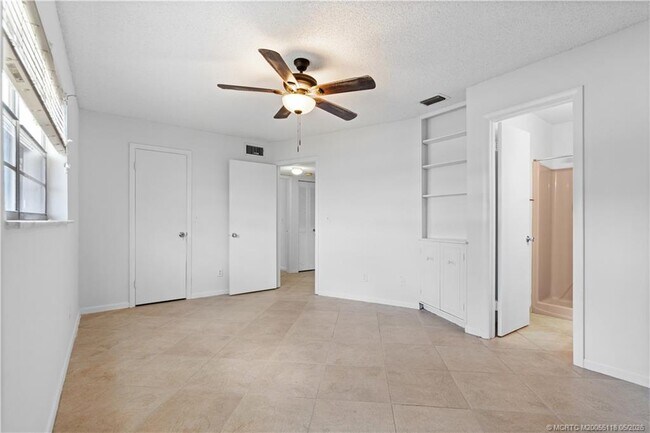 Building Photo - 2118 SE Edler Dr