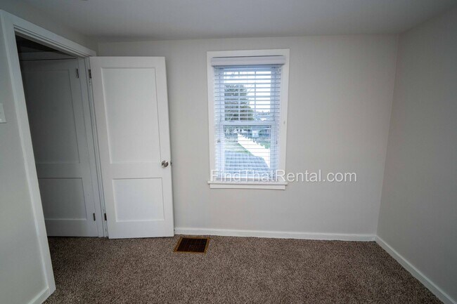 Building Photo - 805 Hamilton St