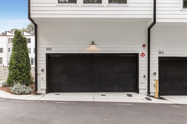 Building Photo - 1815 Gotham Ln NE