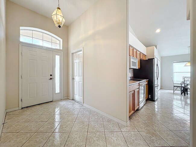 Building Photo - 2250 Chinaberry Cir SE