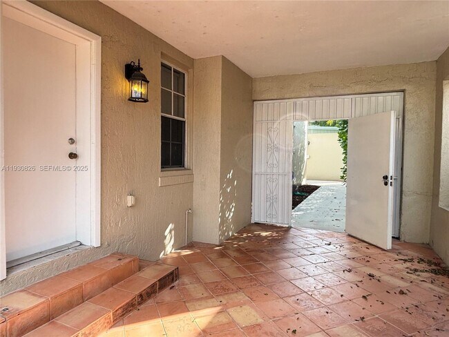 Building Photo - 1654 SW 14th Terrace