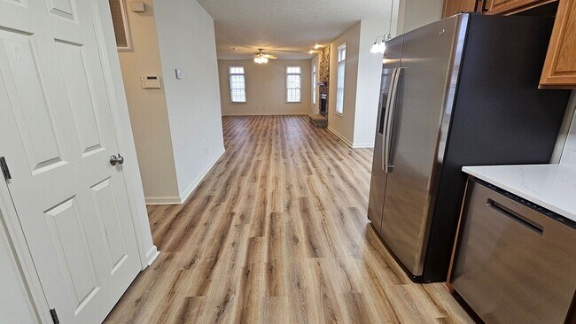 Building Photo - Bright & Spacious Home in Fredericksburg!