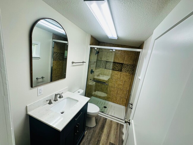 Building Photo - 2 Bedroom House Benton City Limits