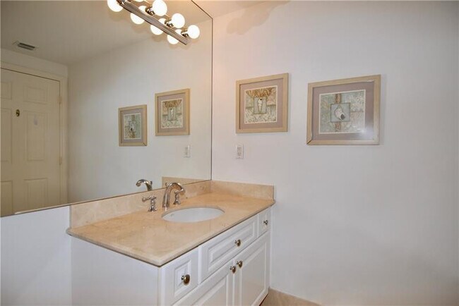 Building Photo - 3200 N Ocean Blvd