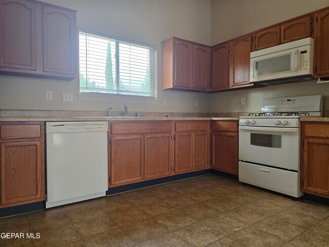 Building Photo - 14173 Smokey Point Dr