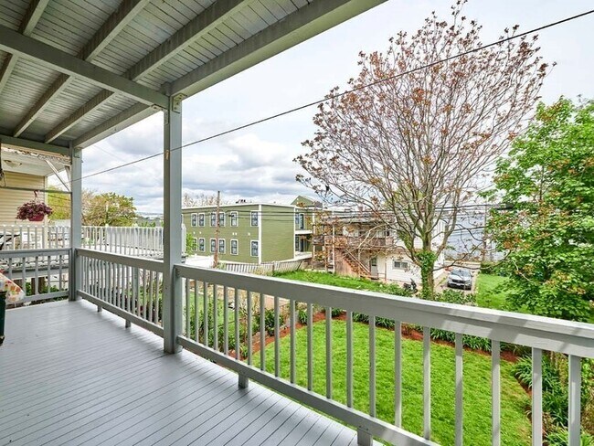 Building Photo - 48 Wordsworth St