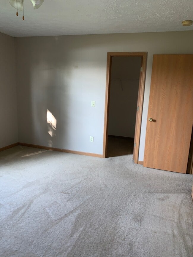 Building Photo - 2 bedroom, 2 full Bath, 2 car attached garage, West Lafayette duplex.