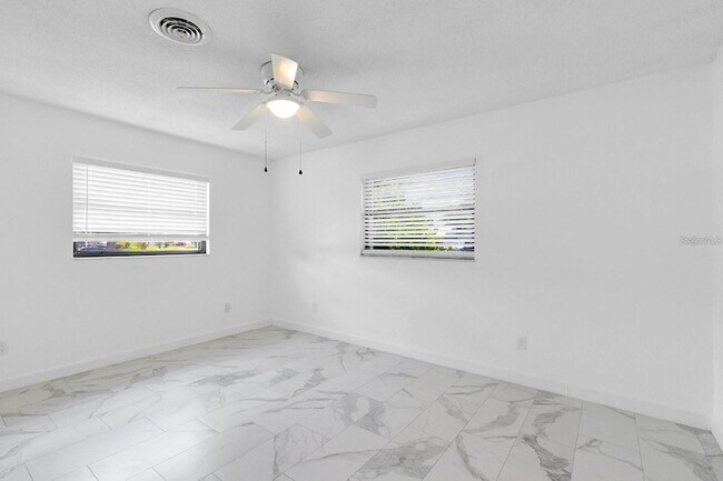 Building Photo - 10625 Bresslyn Blvd