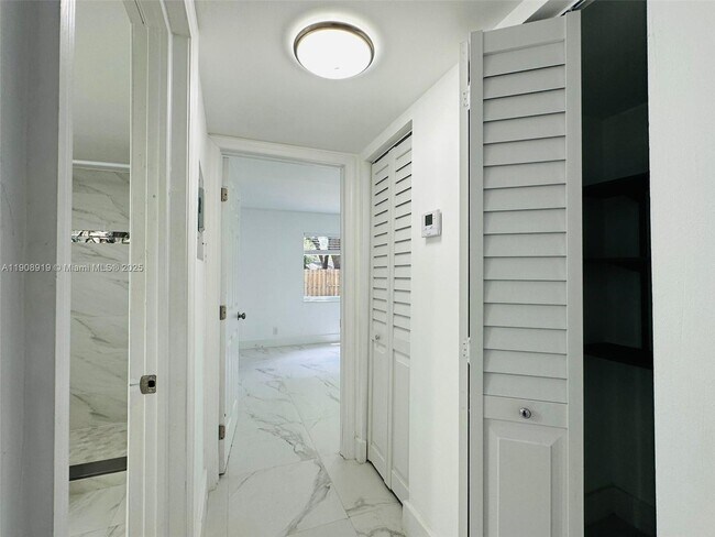 Building Photo - 414 SE 14th St