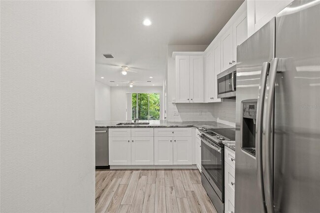 Building Photo - 1950 Lake Ridge Blvd