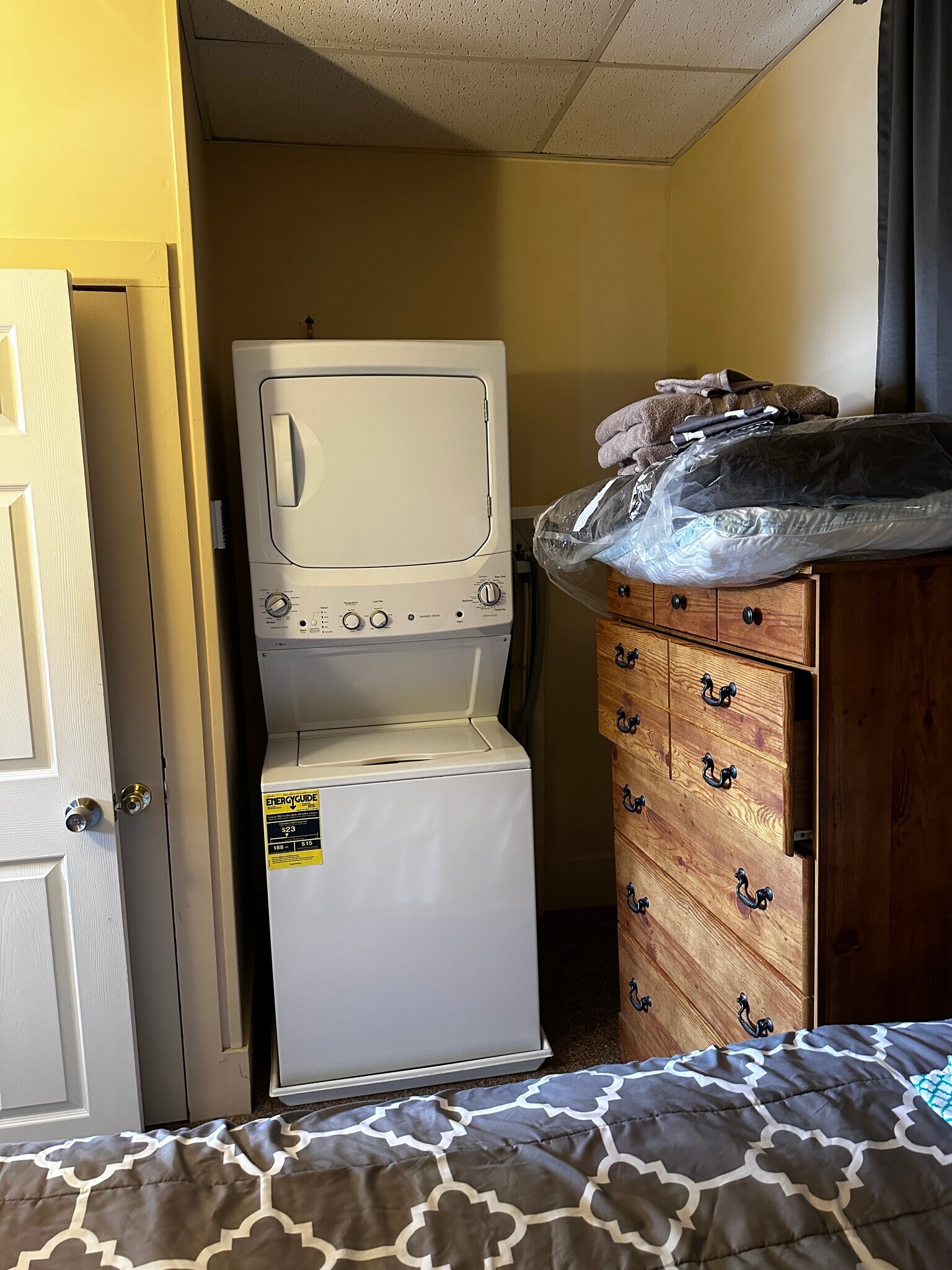 Building Photo - 583 Mill St