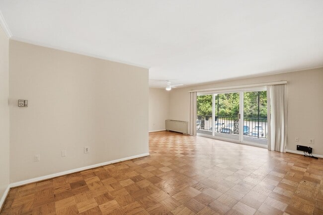 Building Photo - 3535 Chevy Chase Lake Dr
