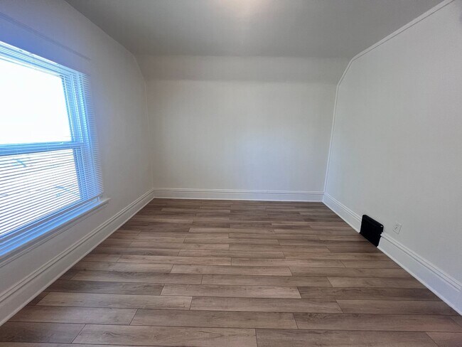 Building Photo - Updated Three Bedroom Home on the NE side of Grand Rapids!