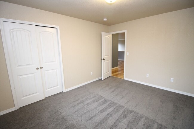 Building Photo - Beautiful 3bdrm 3bath home in Gold Hill Mesa