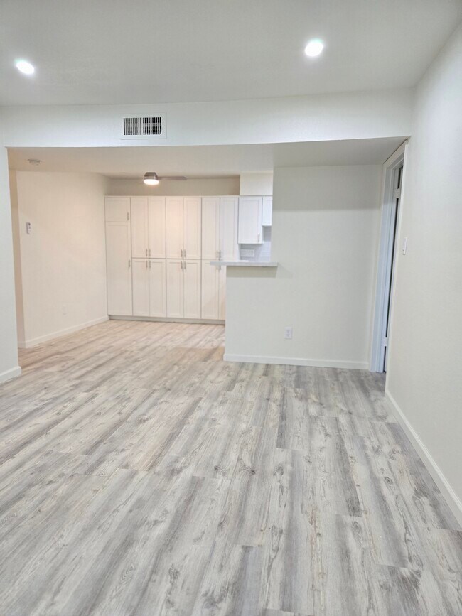 Building Photo - 5995 N 78th St