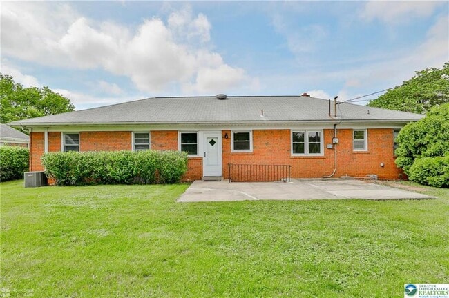 Building Photo - 3030 W Woodlawn St