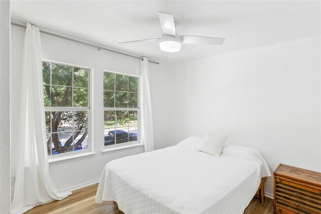 Building Photo - 11208 Midbury Ct