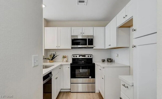 Building Photo - 5600 Orchard Ln