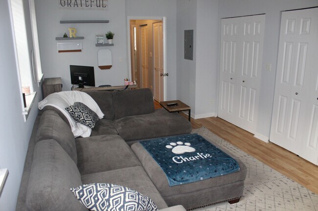 Building Photo - 3745 W Argyle St