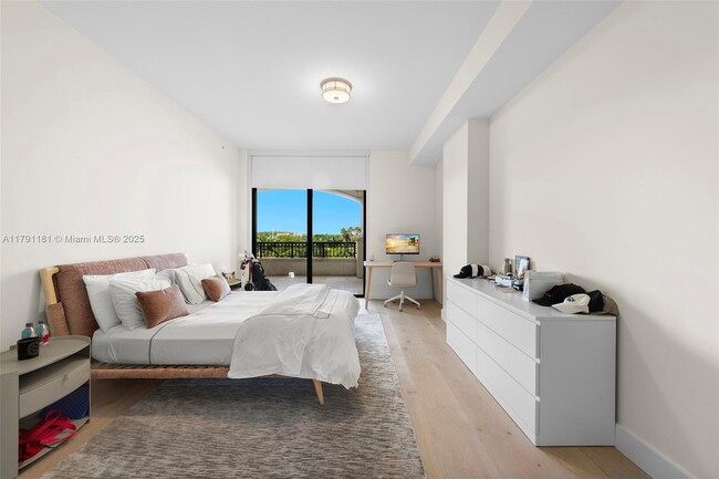 Building Photo - 7055 Fisher Island Dr