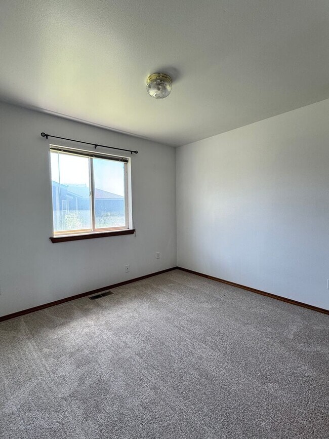 Building Photo - 4957 Pear Butte Dr