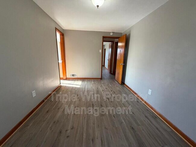 Building Photo - 8385 Latty Ave