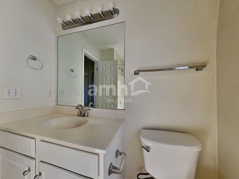 Building Photo - 11 Lake Linden Ct