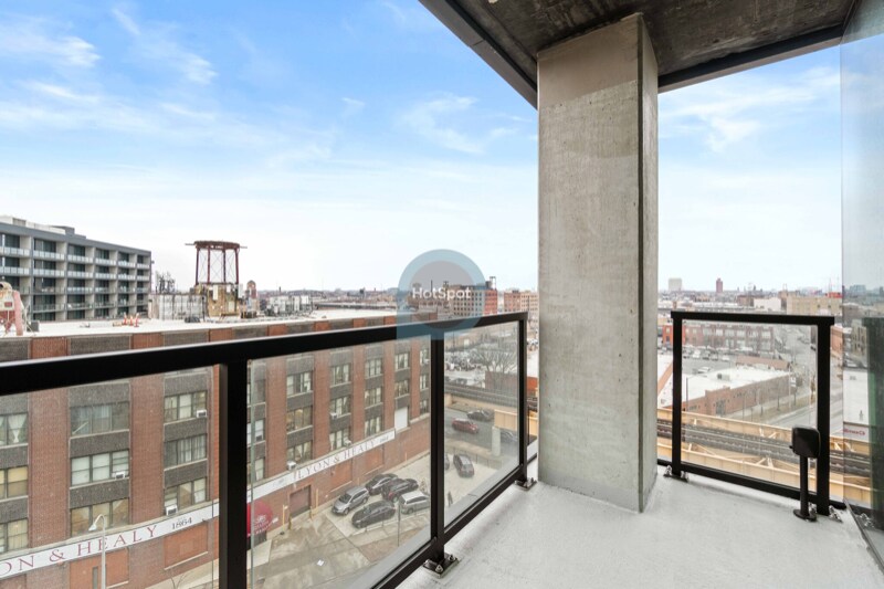 Building Photo - 1350 W Randolph St