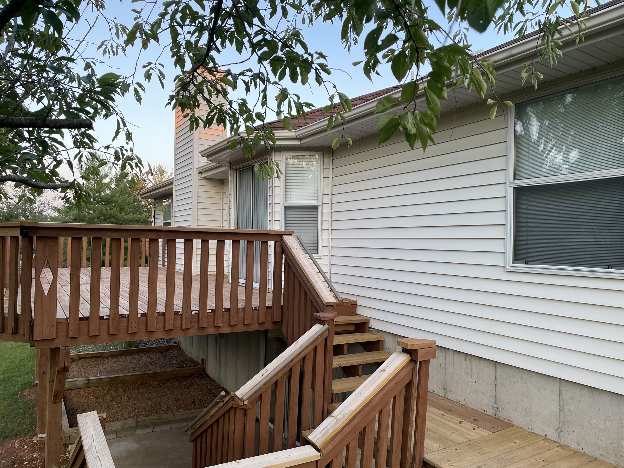 Building Photo - 914 Shandra Dr