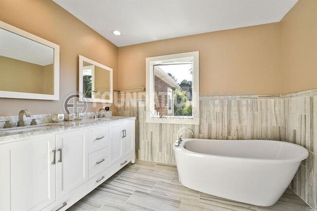 Building Photo - 52 Paseo Mirasol