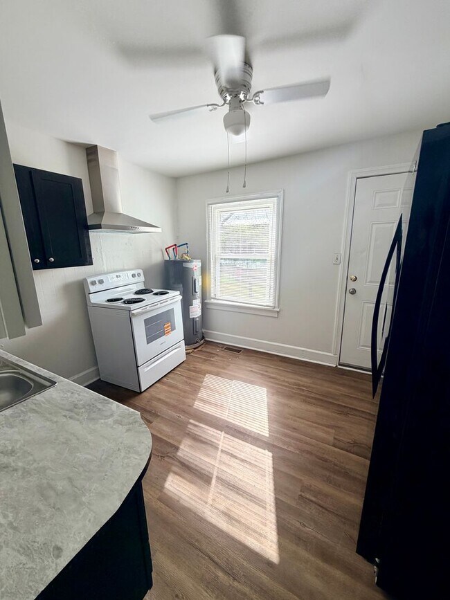 Building Photo - 704 Jackson St