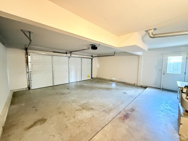 Building Photo - 861 Sonnet Dr