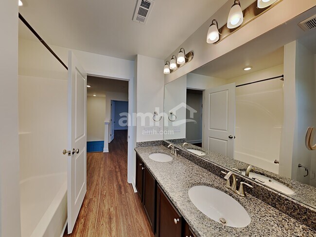 Building Photo - 460 Bluewater Dr