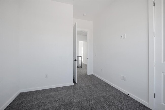 Building Photo - 267 Lourdes Ct