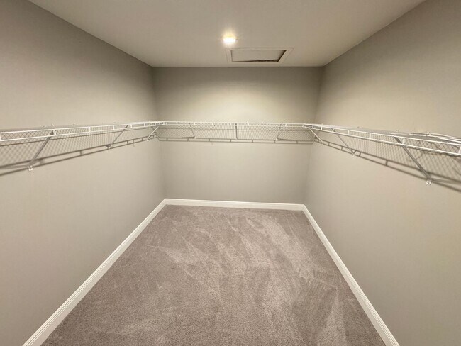 Building Photo - Available NOW!  Incredible, SPACIOUS 5 Bed...