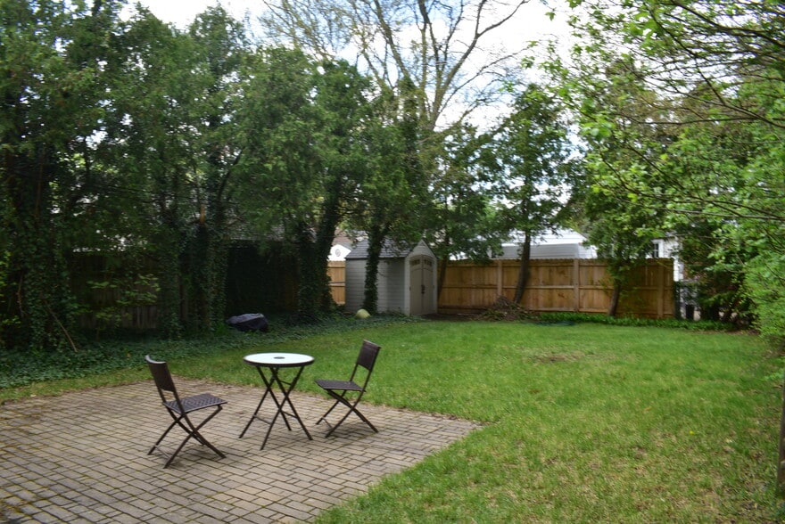 Building Photo - 406 Catalpa Dr