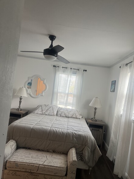 Master bedroom - 4115 Little River Rd